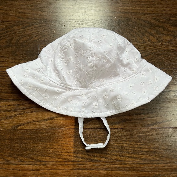 BABY HAT - Picture 3 of 3